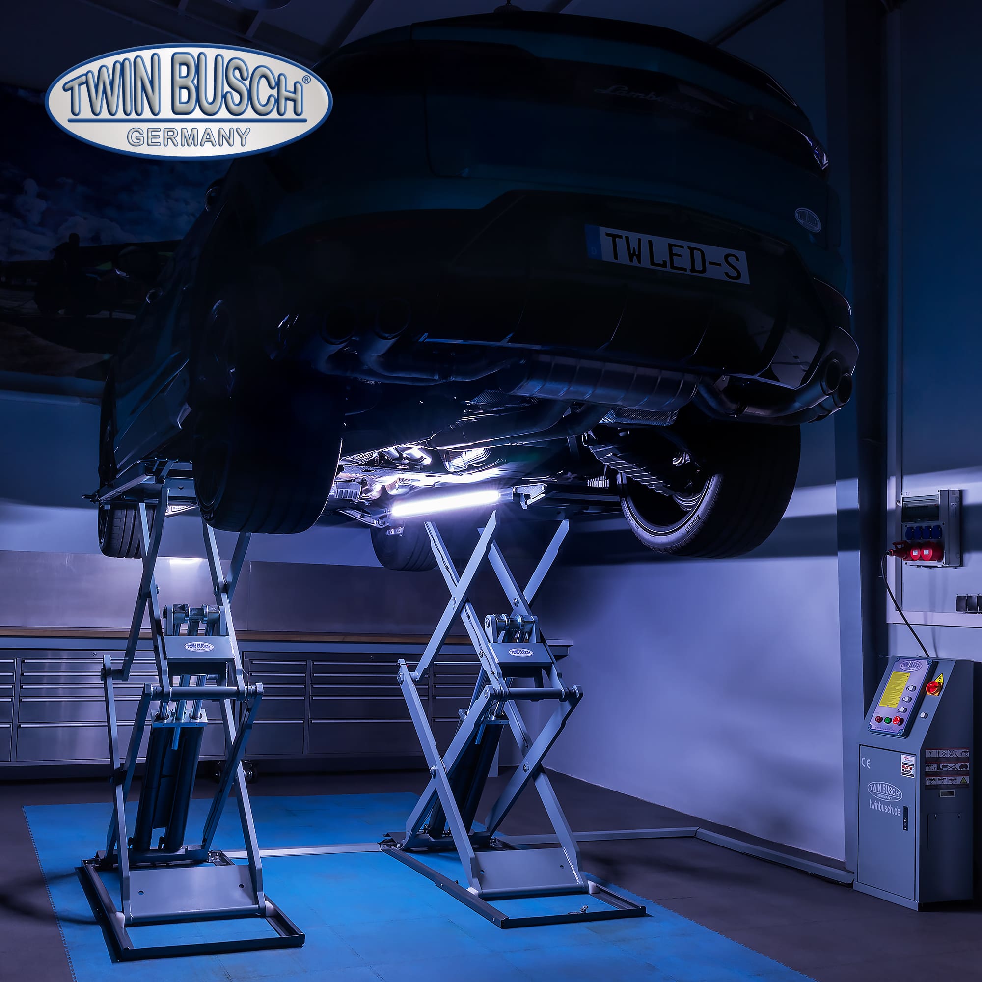 Twinbusch TWLED-S LED-belysning monteret på sakselift